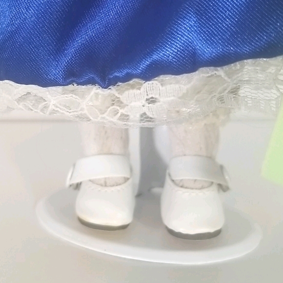 Seymour Mann Story Book Collection Snow White Doll - Picture 4 of 13